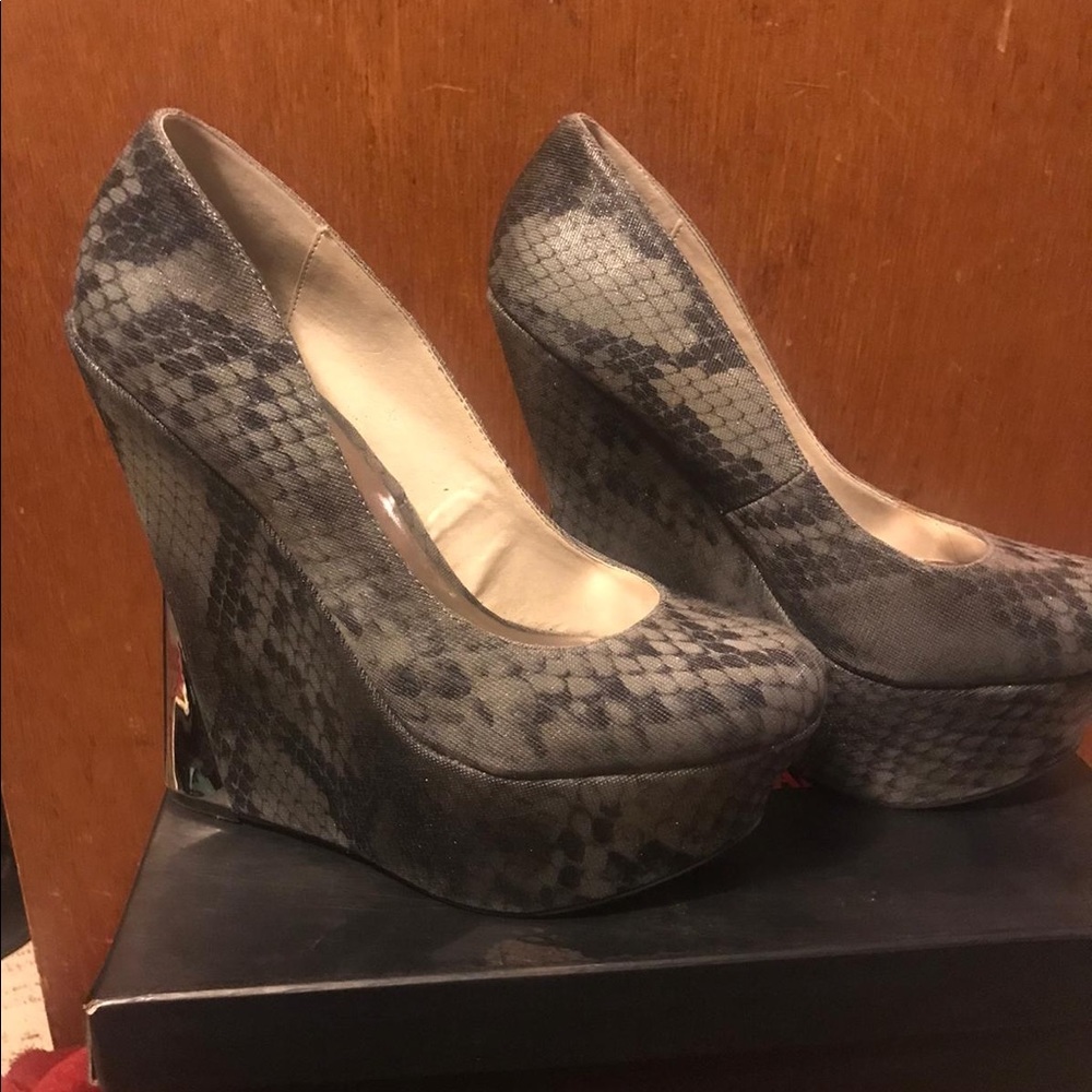 Pumps - Picture 3 of 3